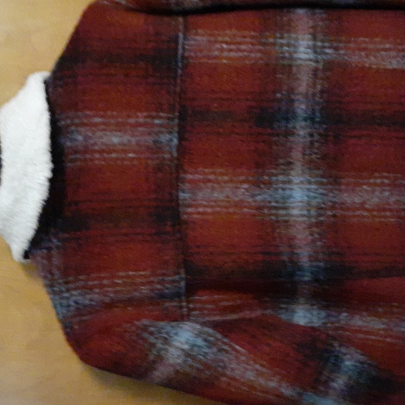 Forever 21 plaid fleece jacket  burgandy, navy and white  size large - Picture 3 of 6